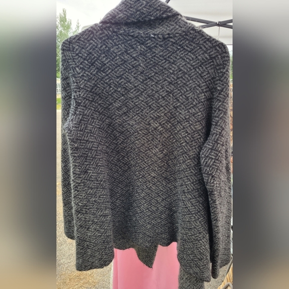 Women size large. Two button closure. Missing one button. - Picture 4 of 4